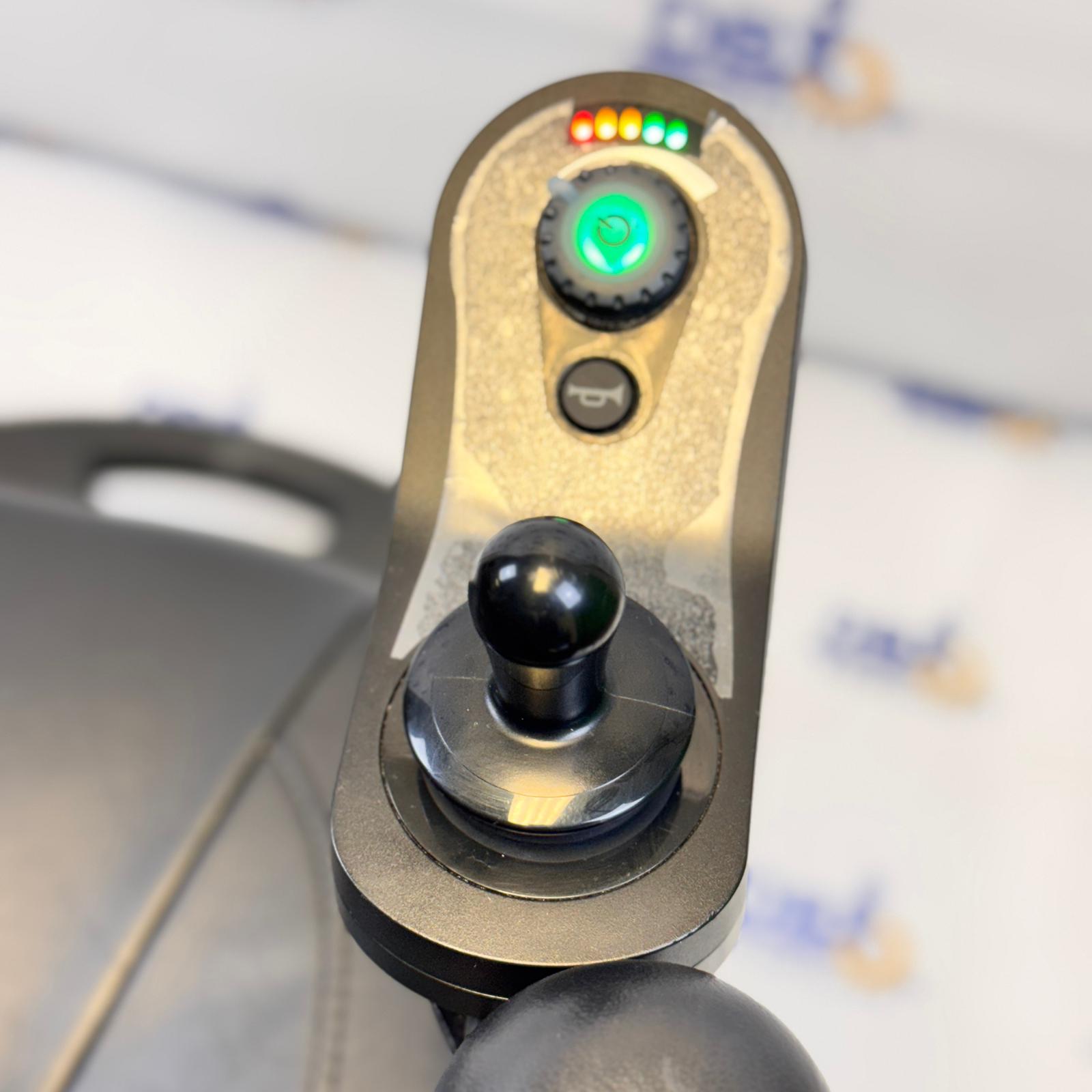 CareCo IGO Zenith Pro Powerchair | Mid Wheel Drive | Brand New Batteries