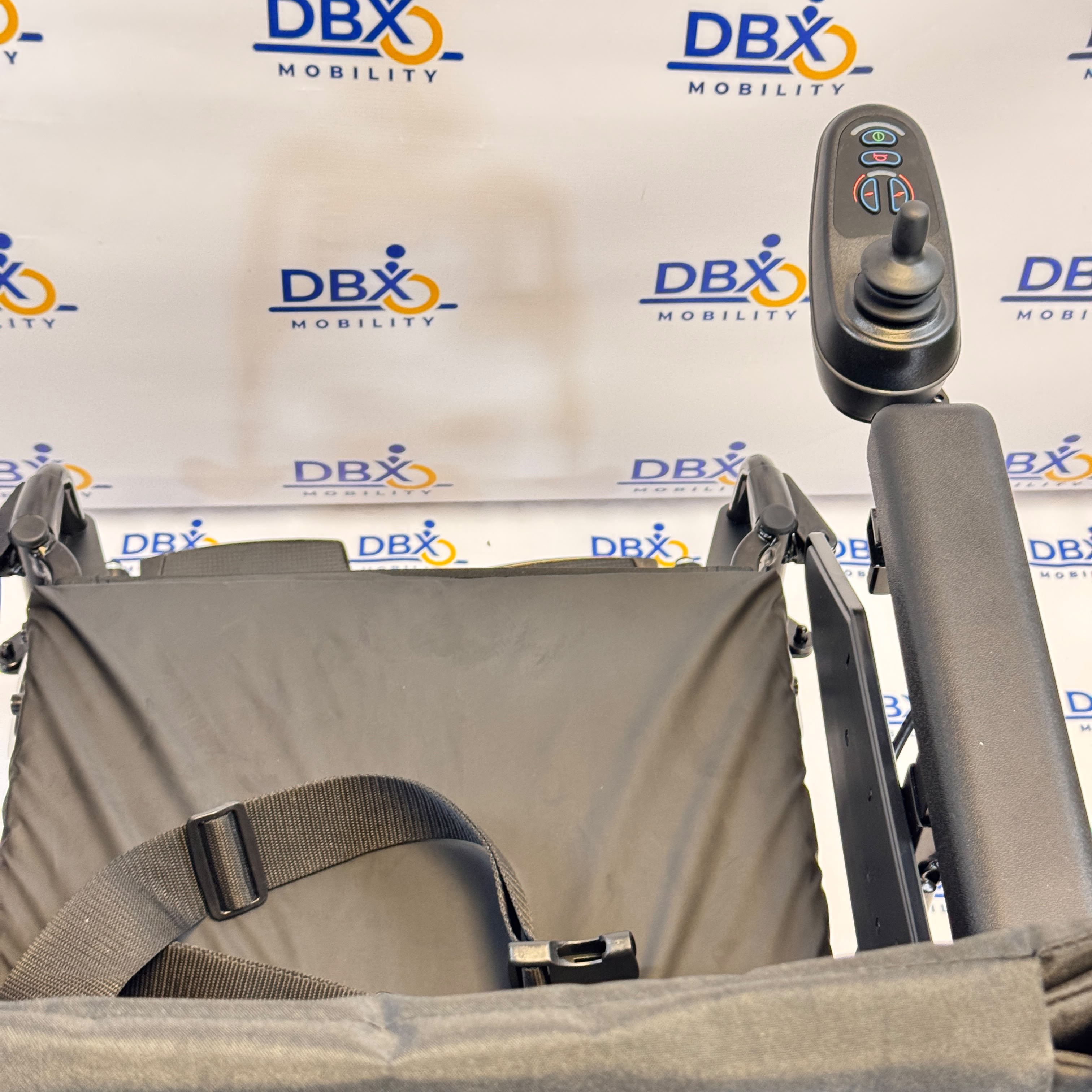 2025 Quickie Q100 R Powerchair | Nearly New 2025 Model | DBX Mobility