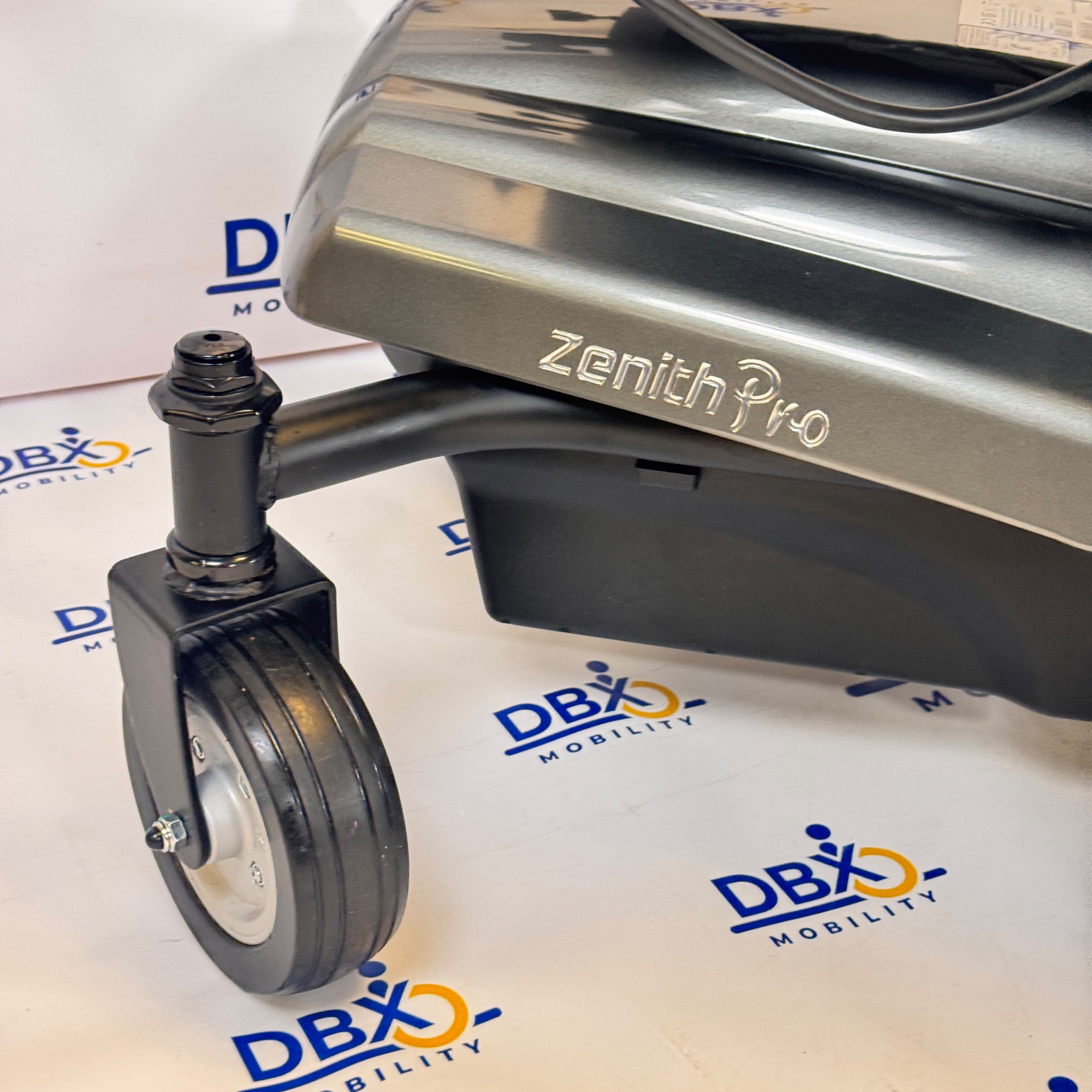 CareCo i-Go Zenith Pro Refurbished Mid-Wheel Drive Powerchair | DBX