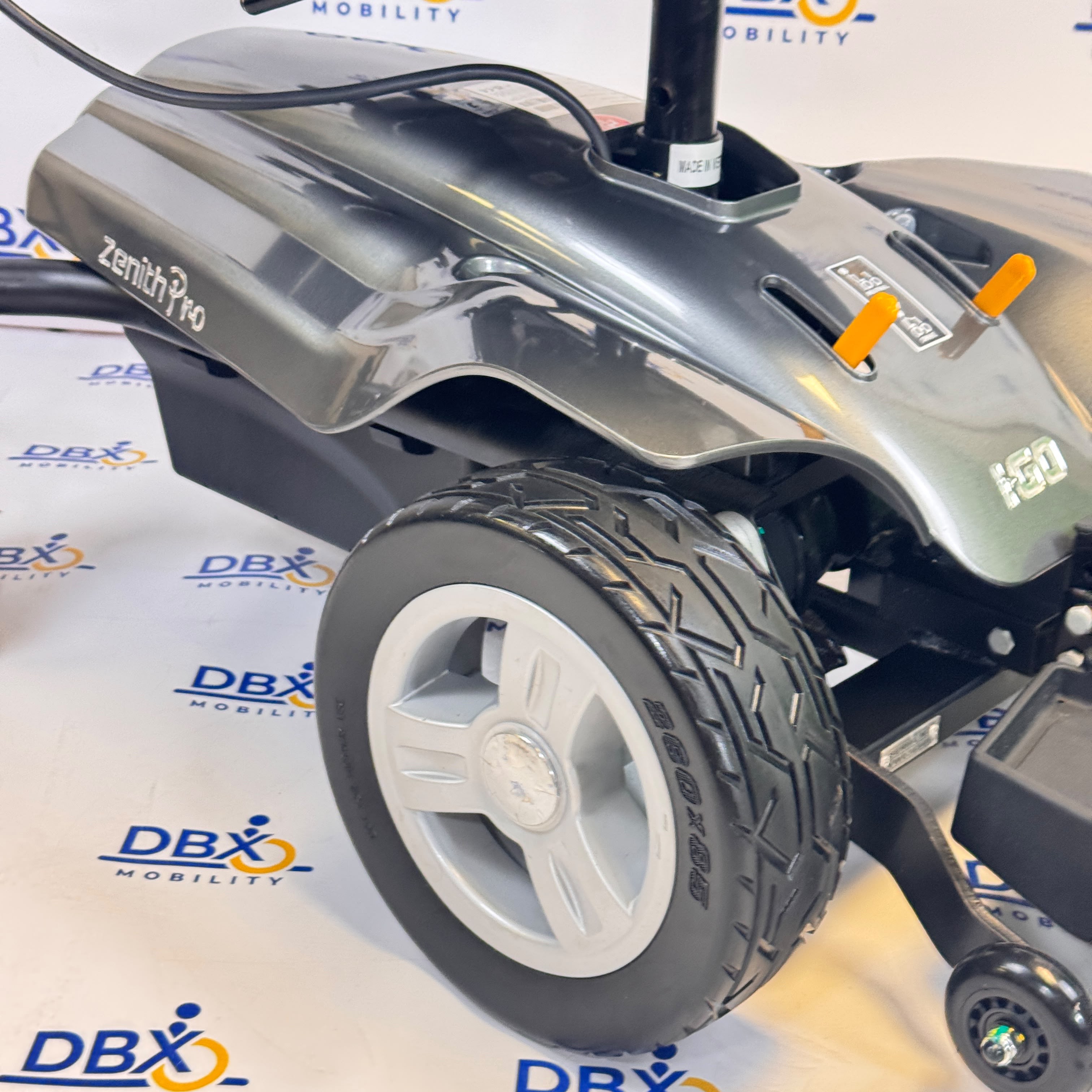 CareCo i-Go Zenith Pro Refurbished Mid-Wheel Drive Powerchair | DBX
