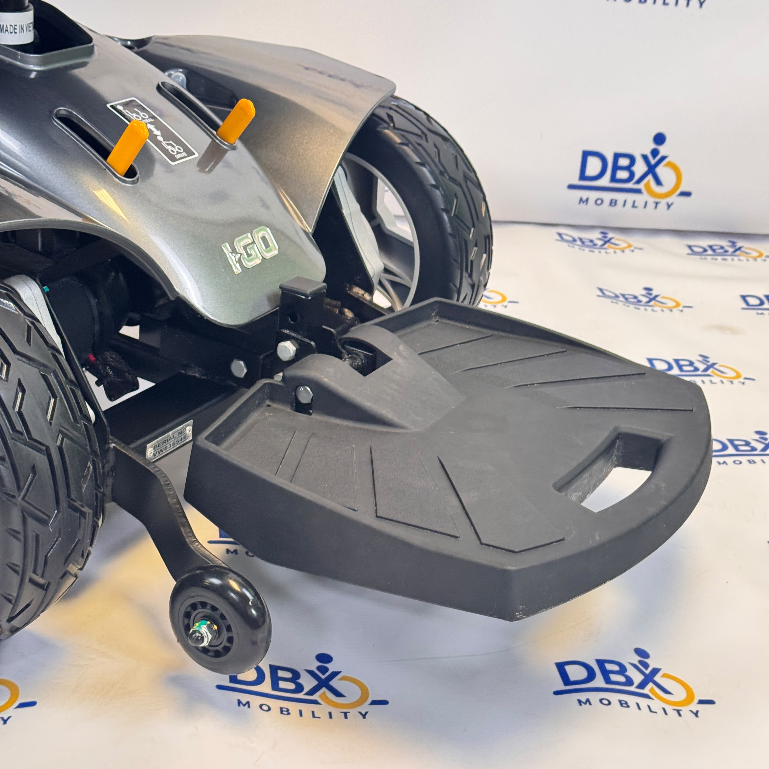 CareCo i-Go Zenith Pro Refurbished Mid-Wheel Drive Powerchair | DBX