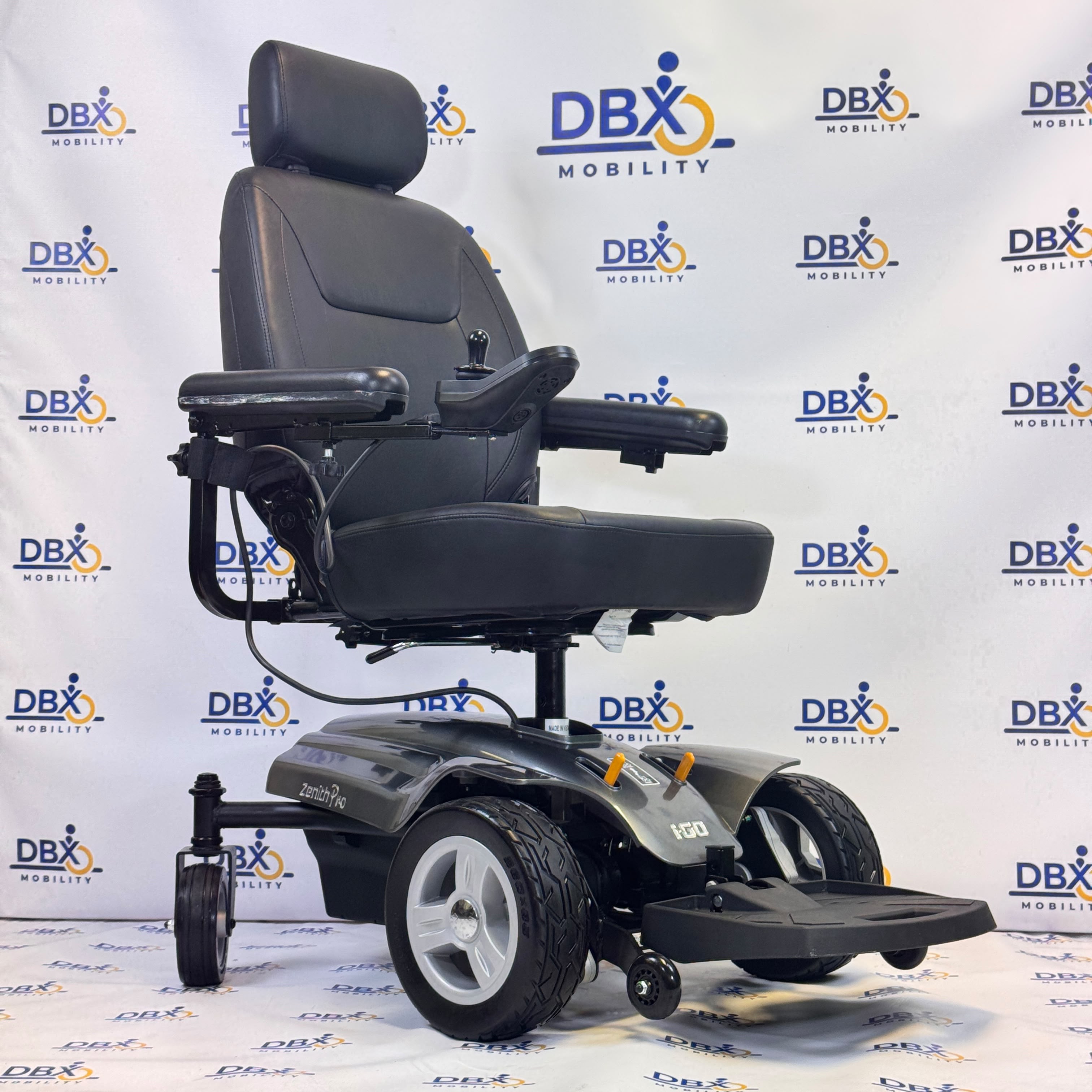 CareCo i-Go Zenith Pro Refurbished Mid-Wheel Drive Powerchair | DBX