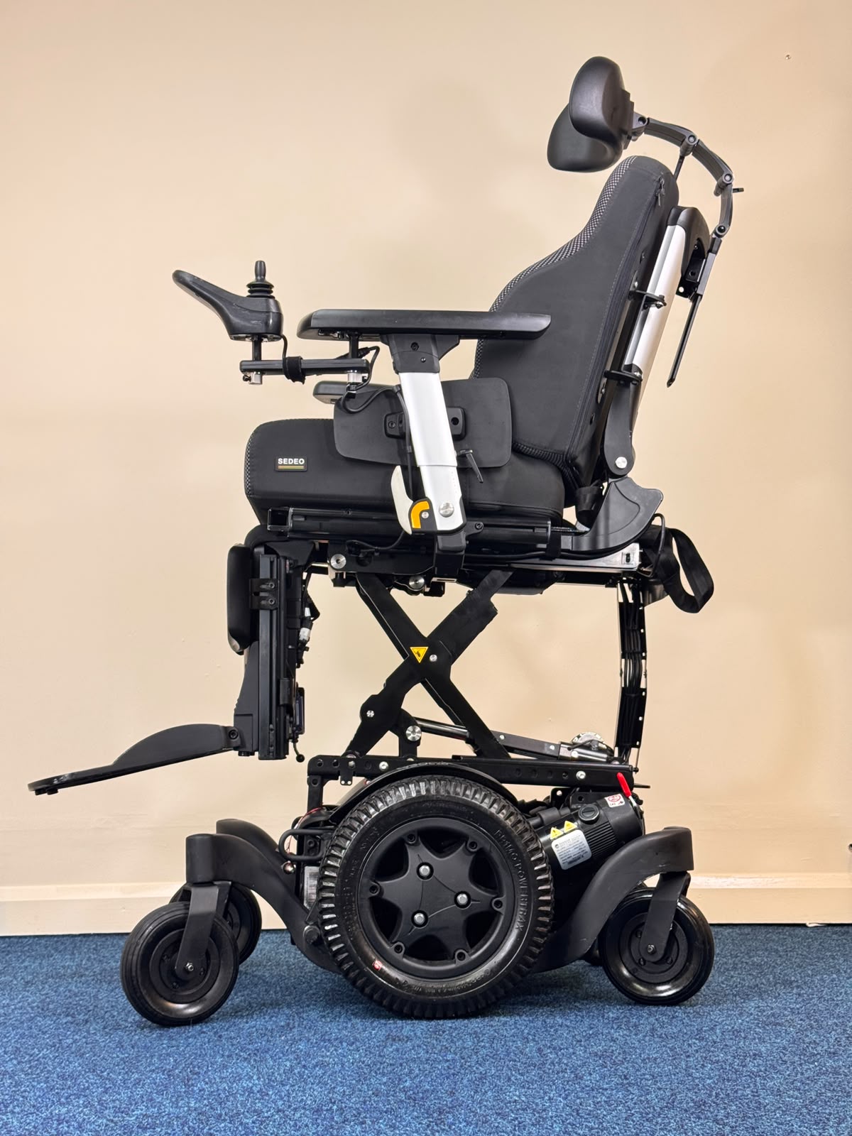 Quickie Q500 M Sedeo Pro Powerchair | Power Tilt, Seat Lift & Elevating Legrests