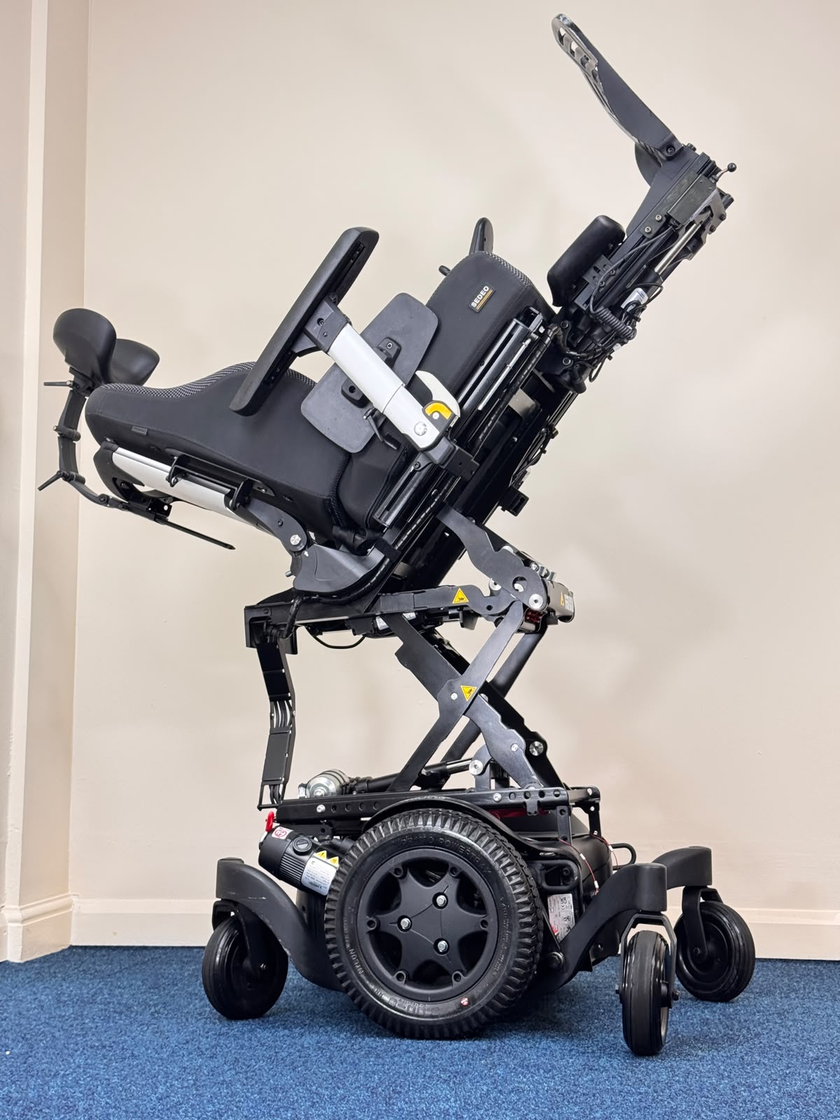 Quickie Q500 M Sedeo Pro Powerchair | Power Tilt, Seat Lift & Elevating Legrests