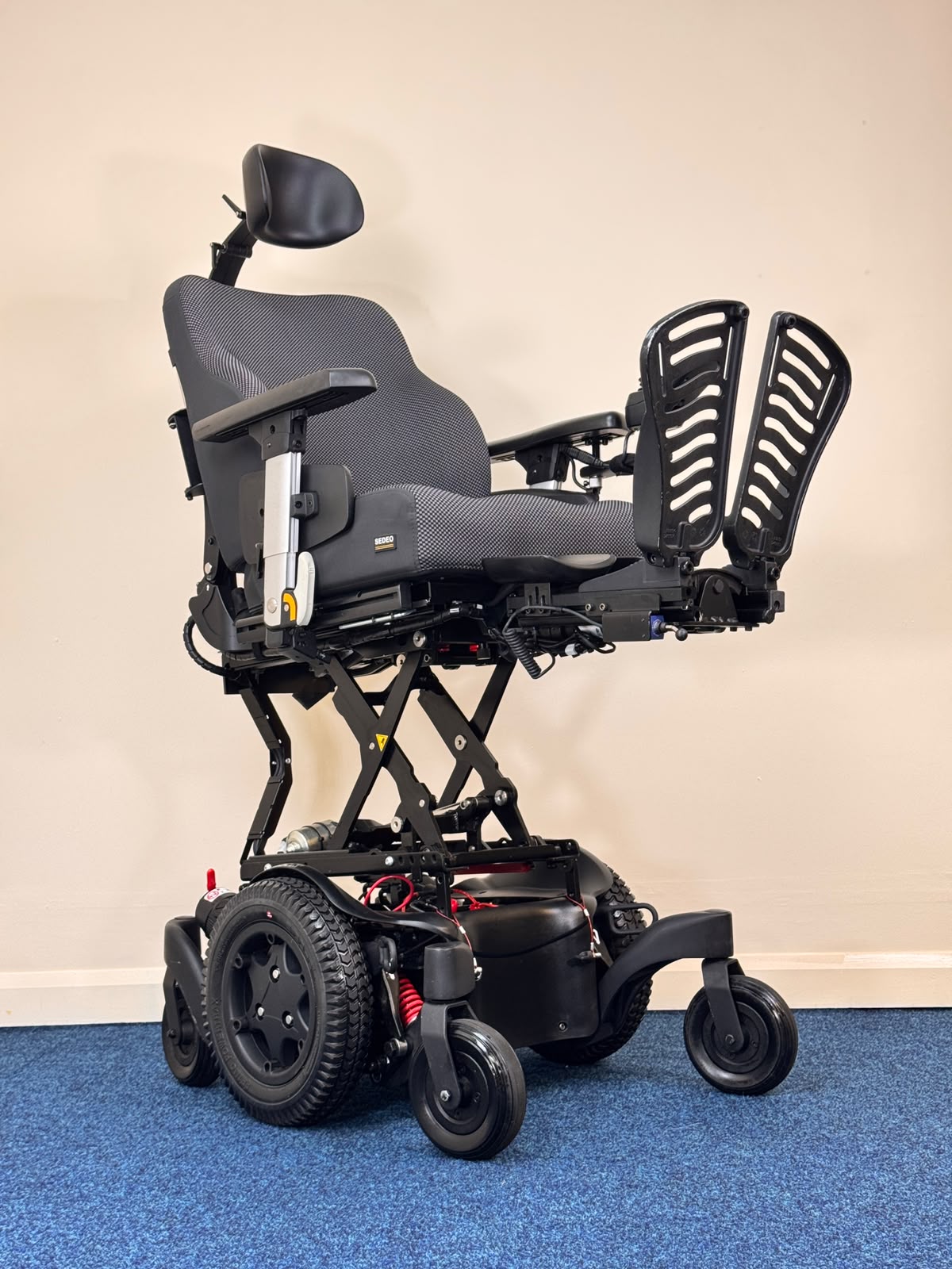Quickie Q500 M Sedeo Pro Powerchair | Power Tilt, Seat Lift & Elevating Legrests