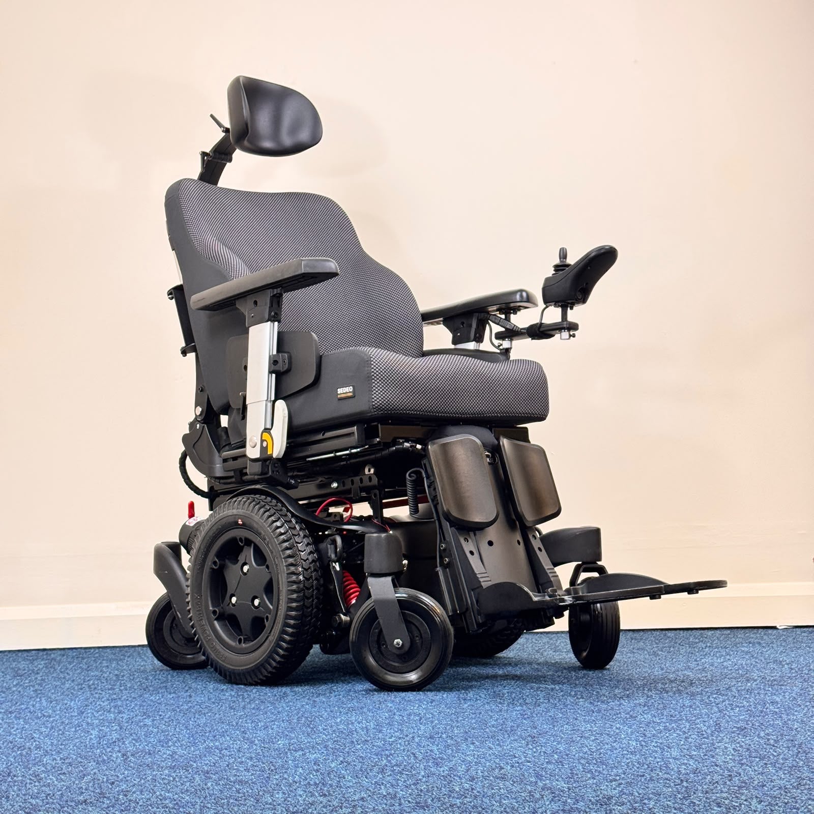 Quickie Q500 M Sedeo Pro Powerchair | Power Tilt, Seat Lift & Elevating Legrests