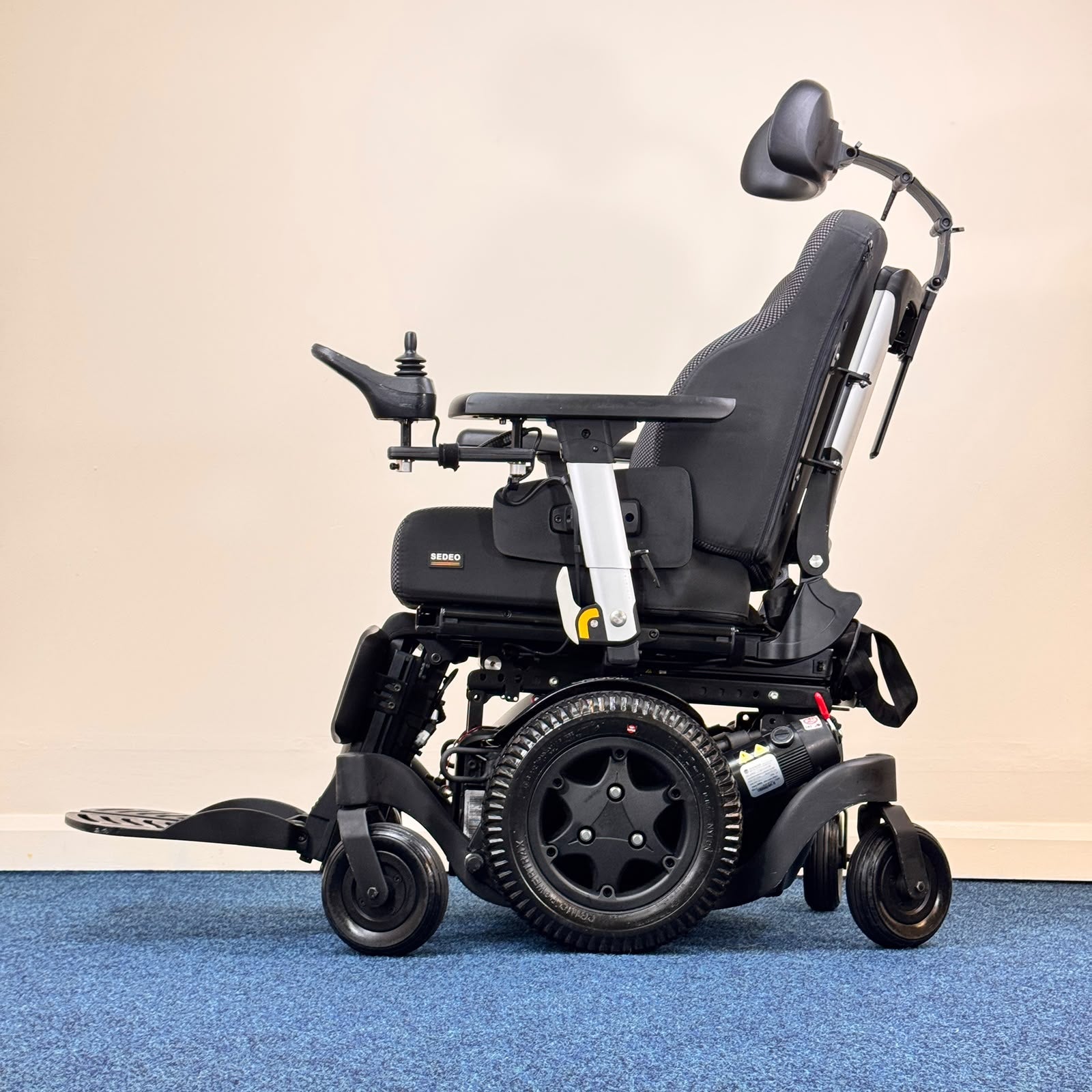 Quickie Q500 M Sedeo Pro Powerchair | Power Tilt, Seat Lift & Elevating Legrests