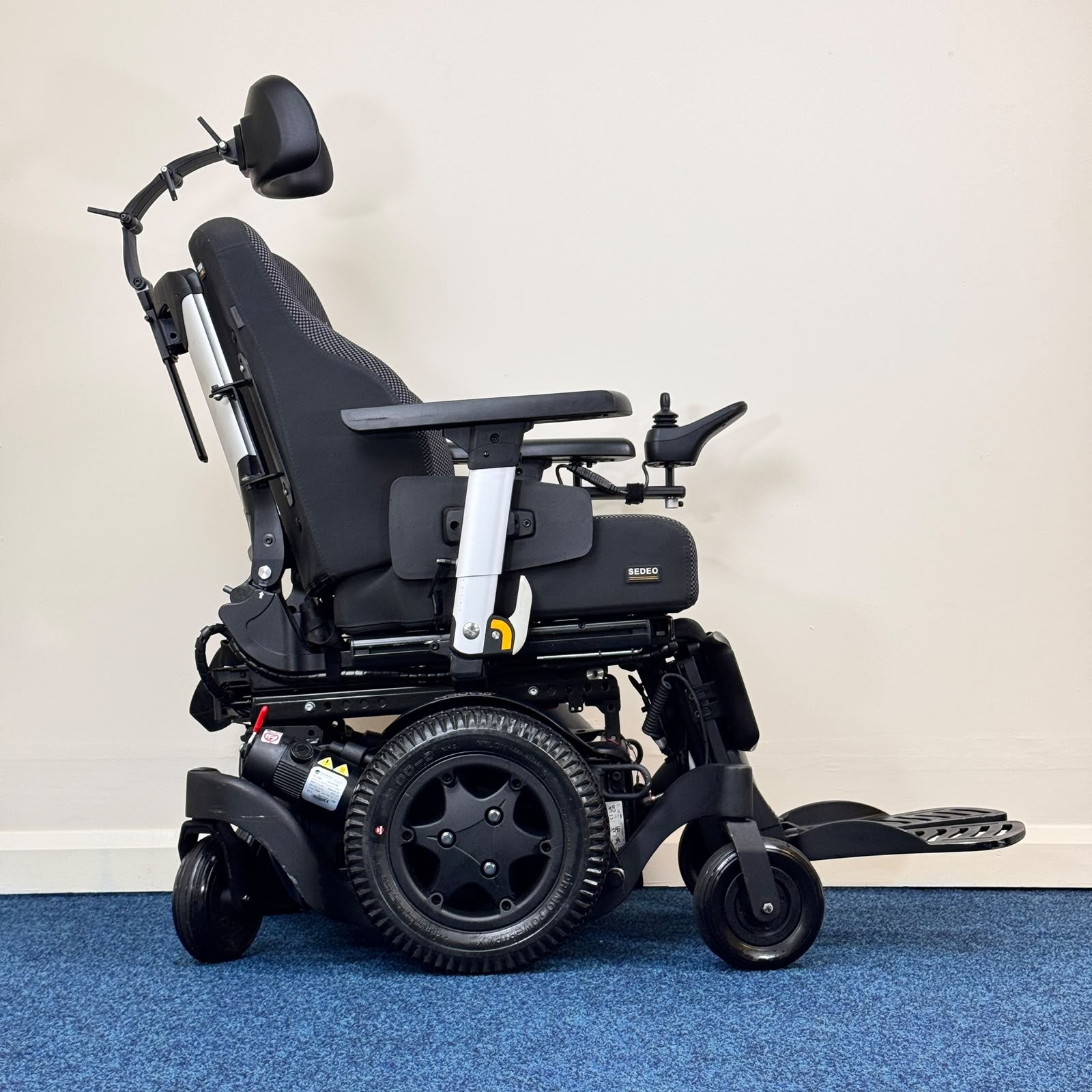 Quickie Q500 M Sedeo Pro Powerchair | Power Tilt, Seat Lift & Elevating Legrests