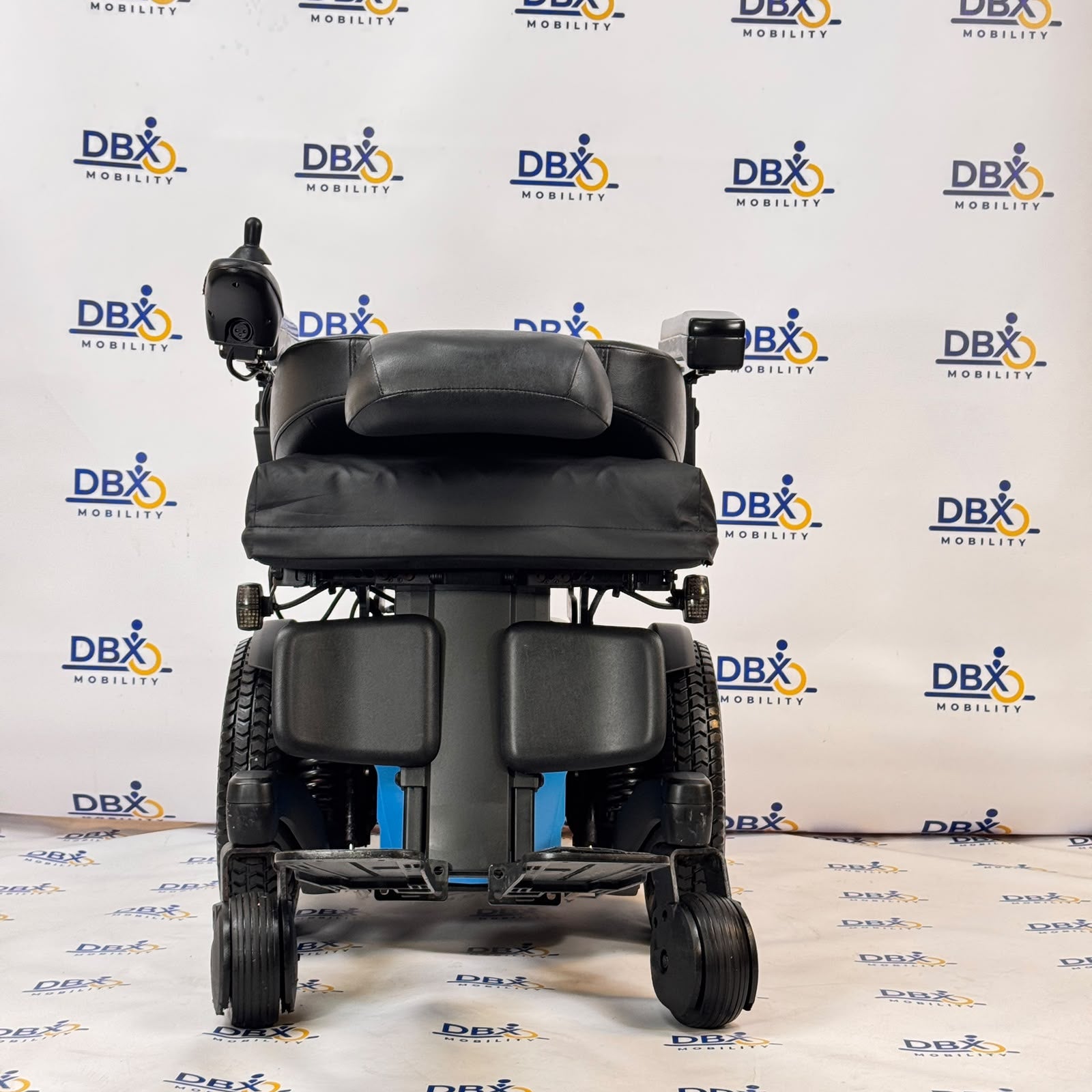 Quantum Edge 3 Stretto Power Chair | Refurbished, Narrow Mid-Wheel Drive, ROHO Cushion