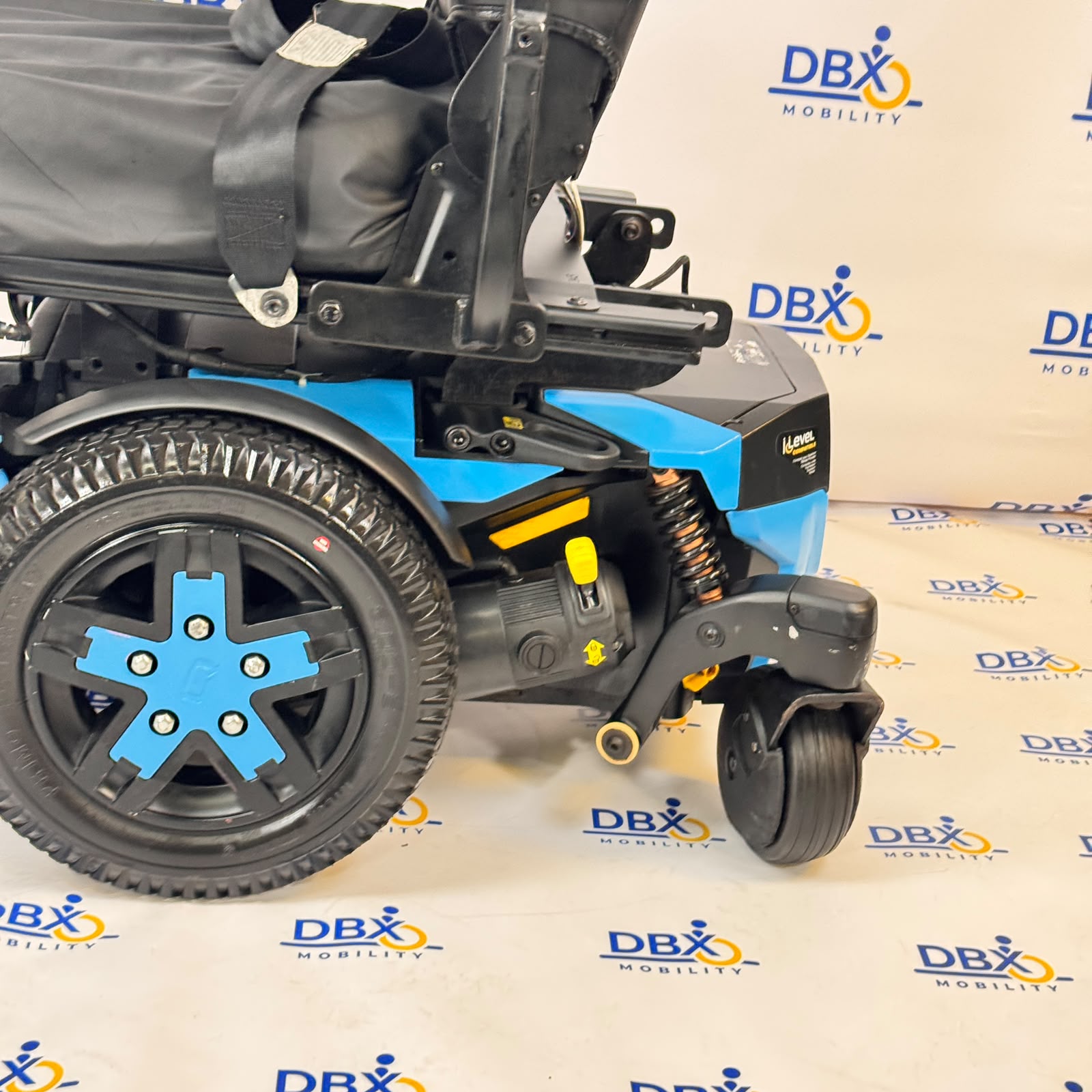 Quantum Edge 3 Stretto Power Chair | Refurbished, Narrow Mid-Wheel Drive, ROHO Cushion