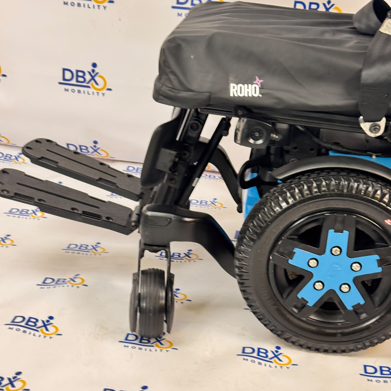 Quantum Edge 3 Stretto Power Chair | Refurbished, Narrow Mid-Wheel Drive, ROHO Cushion