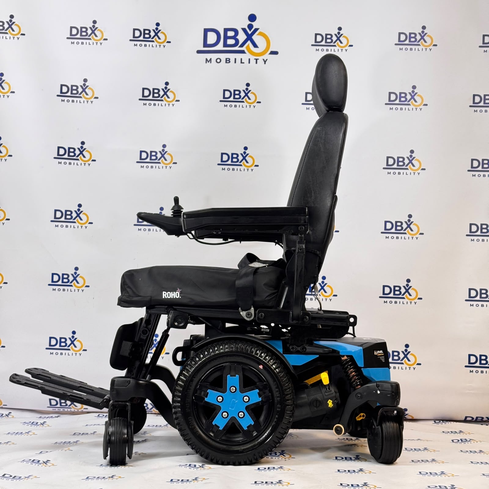 Quantum Edge 3 Stretto Power Chair | Refurbished, Narrow Mid-Wheel Drive, ROHO Cushion