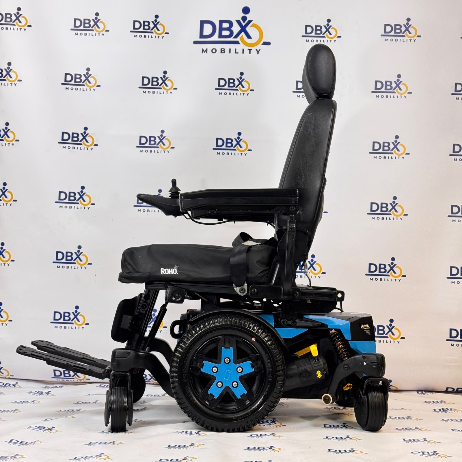 Quantum Edge 3 Stretto Power Chair | Refurbished, Narrow Mid-Wheel Drive, ROHO Cushion