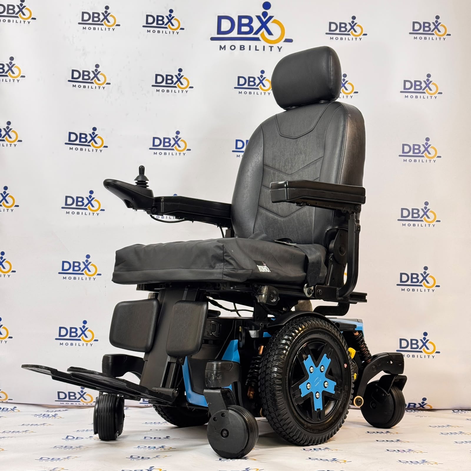 Quantum Edge 3 Stretto Power Chair | Refurbished, Narrow Mid-Wheel Drive, ROHO Cushion