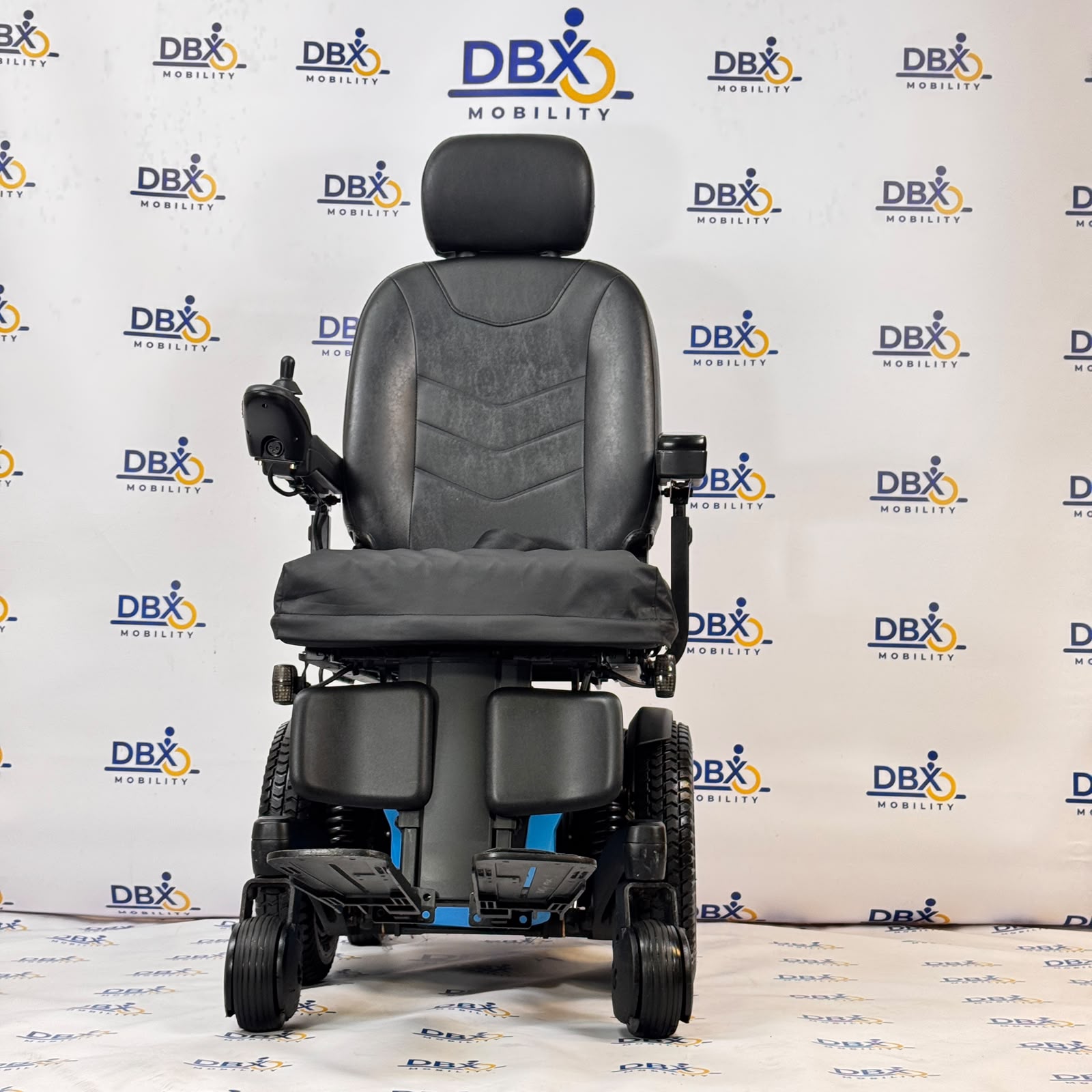 Quantum Edge 3 Stretto Power Chair | Refurbished, Narrow Mid-Wheel Drive, ROHO Cushion