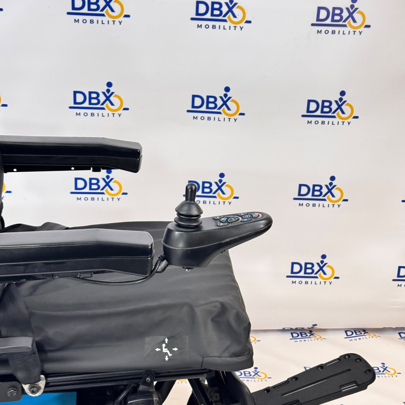 Quantum Edge 3 Stretto Power Chair | Refurbished, Narrow Mid-Wheel Drive, ROHO Cushion