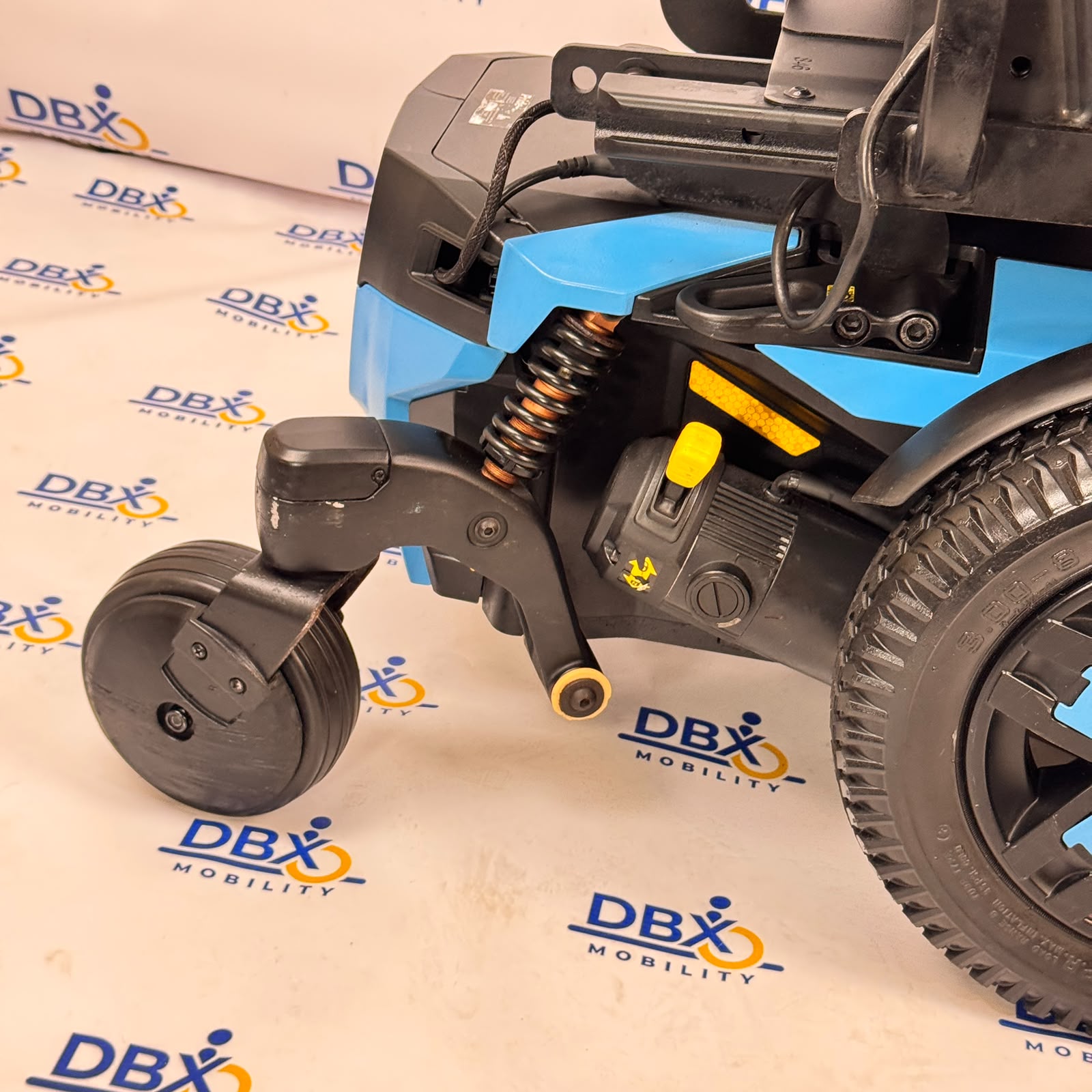 Quantum Edge 3 Stretto Power Chair | Refurbished, Narrow Mid-Wheel Drive, ROHO Cushion