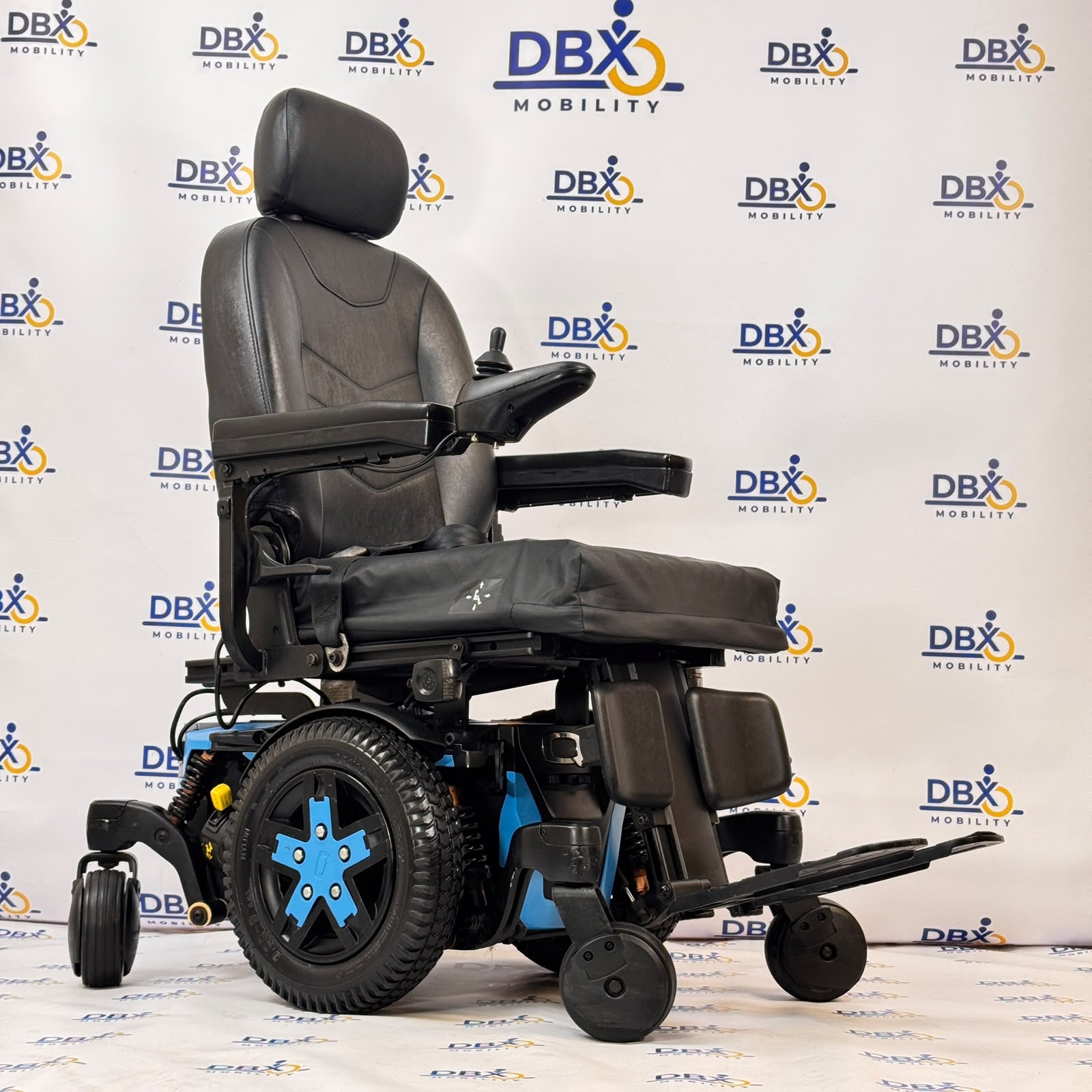 Quantum Edge 3 Stretto Power Chair | Refurbished, Narrow Mid-Wheel Drive, ROHO Cushion