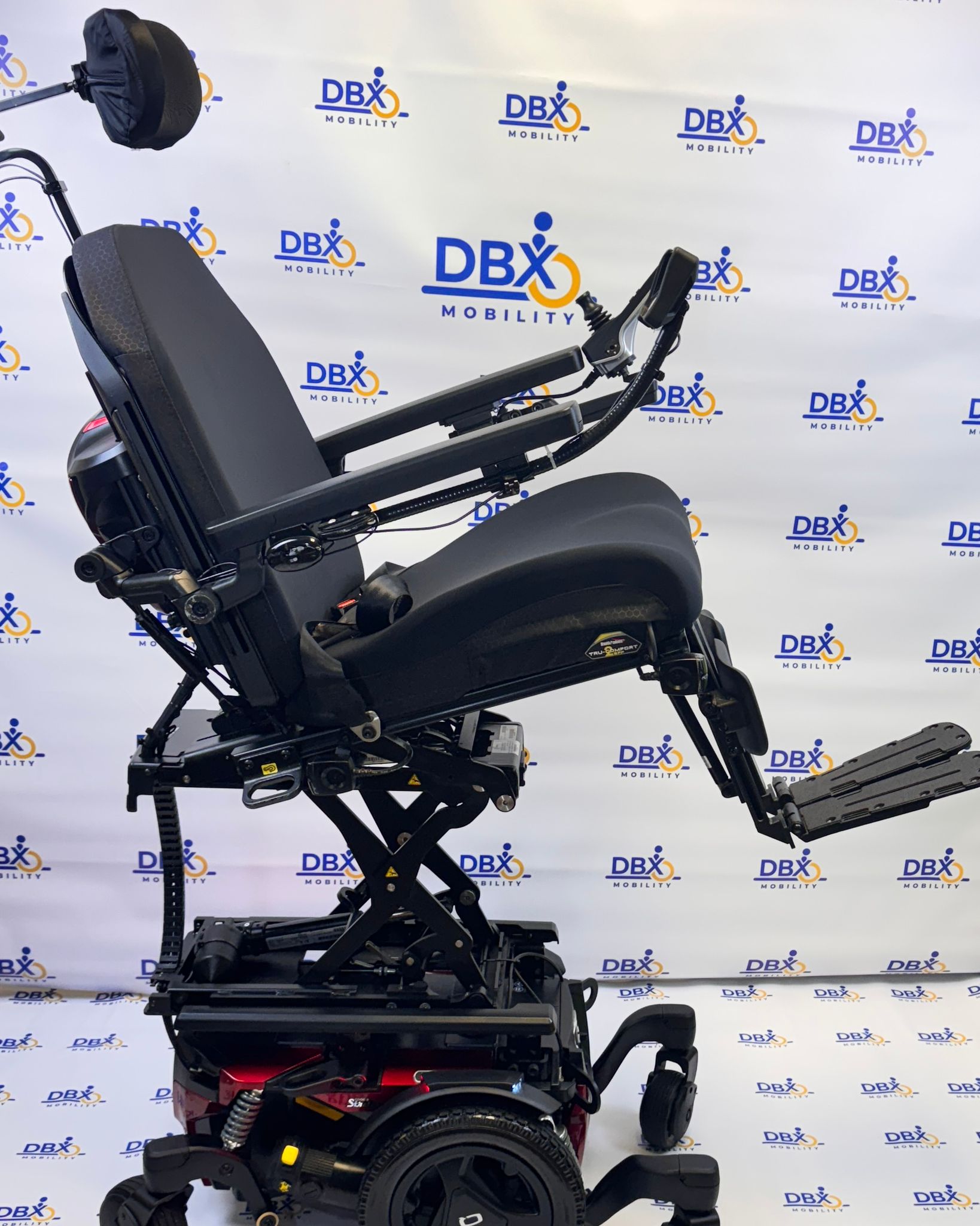 Quantum Edge 3 Stretto Powerchair | iLevel Lift & Tilt | Camera System
