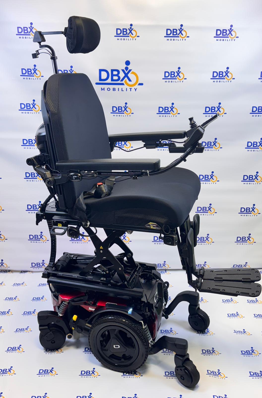 Quantum Edge 3 Stretto Powerchair | iLevel Lift & Tilt | Camera System